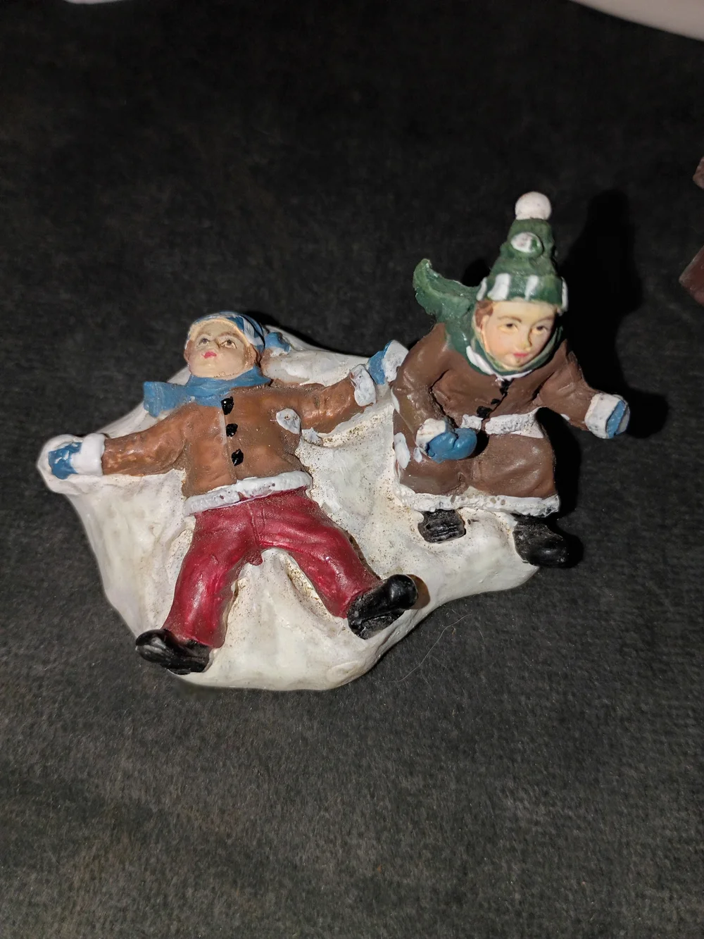 Ceramic Christmas Village 3 Buildings, 3 Figures, 7 Trees And 2 Benches EUC